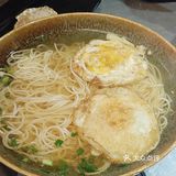 来这边品尝了一下他家的长寿面，还是特别好的