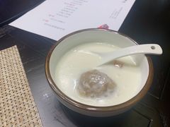 杏汁芋泥薯丸-潮汕味道·煮海餐厅(金麟大厦店)