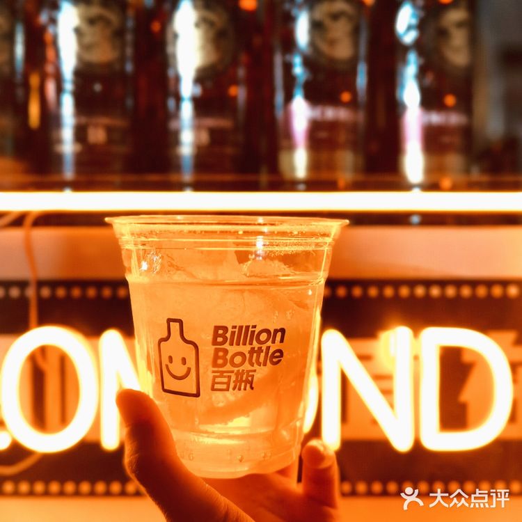 成都探店｜公路酒吧成都站，限定快乐，免费畅饮！