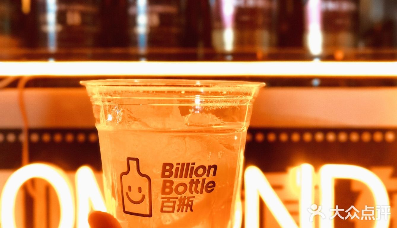 成都探店｜公路酒吧成都站，限定快乐，免费畅饮！