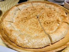 馕坑芝麻馕-巴扎美食·新疆菜·西域歌舞表演餐厅(新疆大厦店)