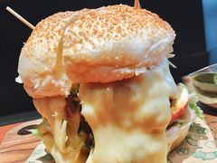 超厚芝士牛肉汉堡-魏斯理汉堡(西安沣东吾悦店)