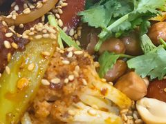 -愉肴麻辣香锅(中山路店)