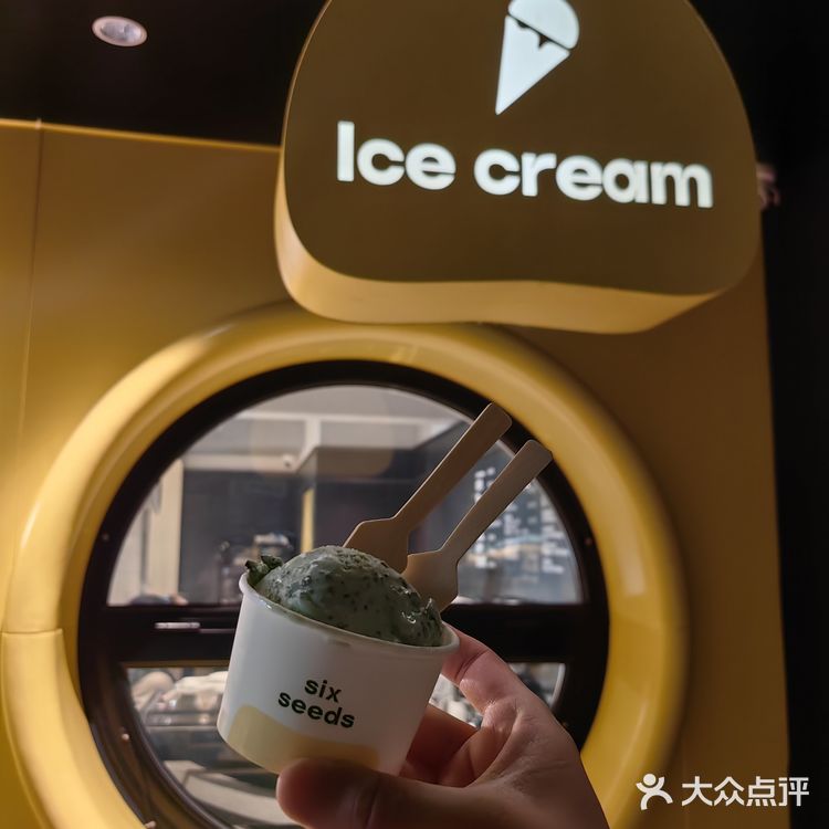 和我在夜晚的城山路走一走,在薄荷味的夏天尾巴回忆这个夏天的甜