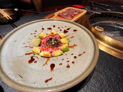 牛油果生拌牛肉-炉石六本目·冰鲜和牛炭火烤肉·寿喜烧店(梅江店)