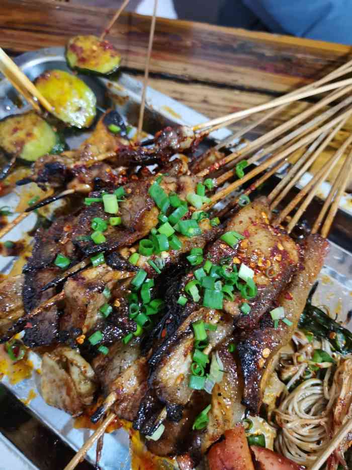 月牙山烧烤-"周末和家里人来峨眉泡温泉,泡完后,就带他.