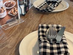 -ROAST coffee & eatery