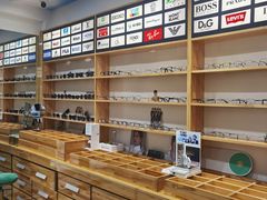 -豪门视光·星趣控·蔡司依视路眼镜代理商(中央大街店)