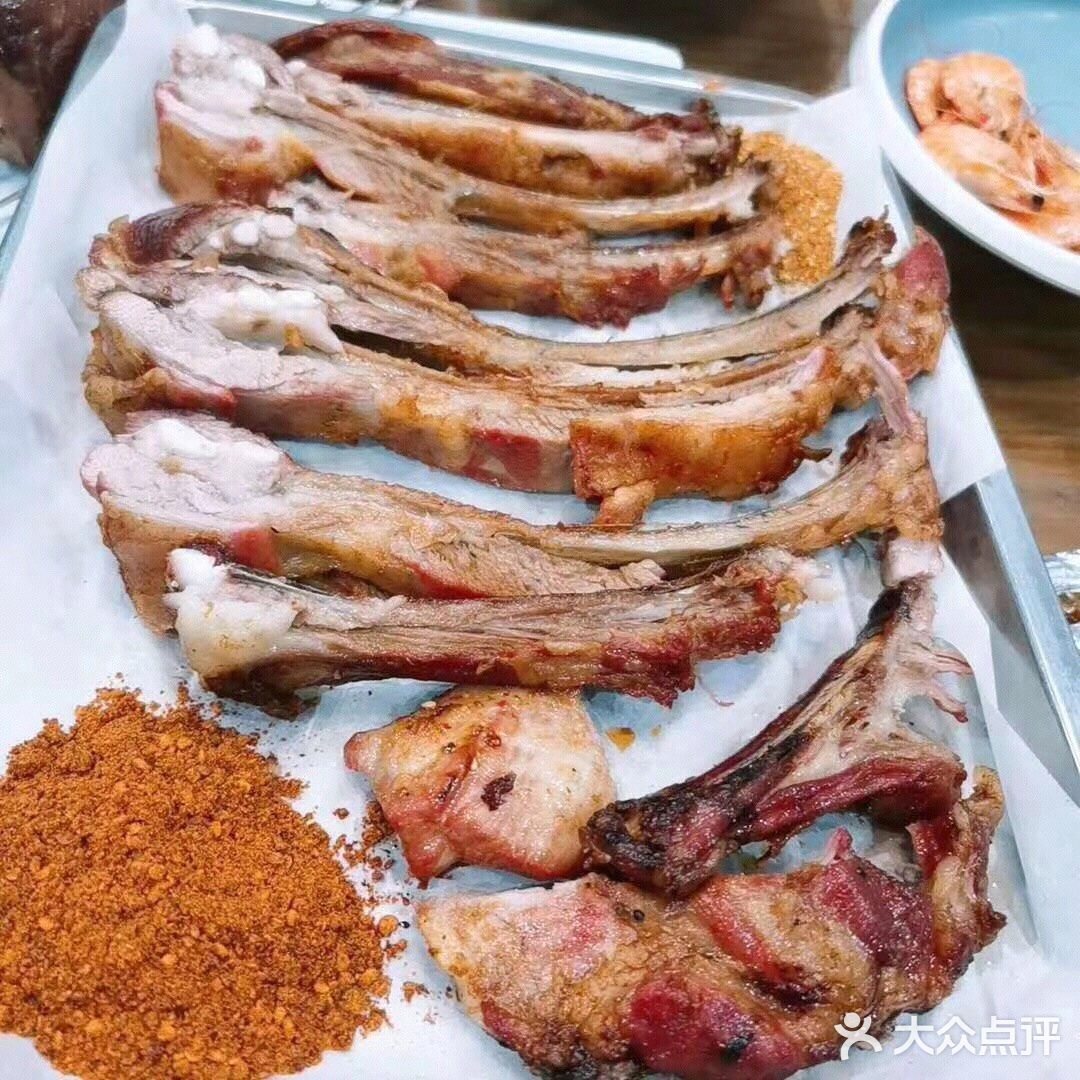 位置在甘肃路新中国城斜对面，停车我特别的方便