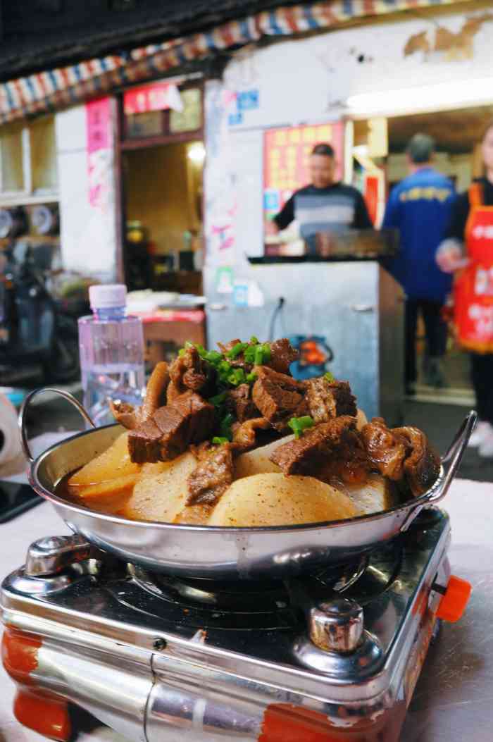 桂萍特色牛筋牛杂(长堤街总店)-"桂萍也是一家老夜宵店了,特色就是她
