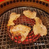 由专门的服务小哥亲自来烤，菲力牛肉烤的超嫩