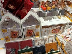 -名创优品(北京新中关购物中心地铁层店)