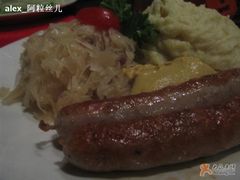 香肠配酸菜土豆泥-申德勒加油站餐厅(三里屯北小街店)