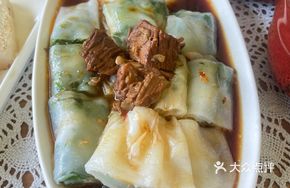 Marinated Beef and Lettuce Cheung Fun