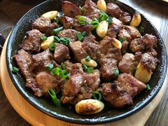 铜盘烤梅肉-鲜小岛·铜锅涮肉