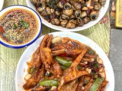 -丹水桥地锅鱼·翘嘴鲌·地方特色全鱼宴(丹江口大坝店)