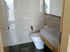 -苏州汇融广场假日酒店