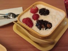 草莓白雪黑糯米甜甜-满记甜品(湖滨店)