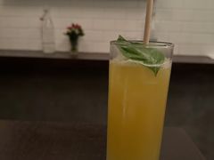 百香果气泡水-Ocean's Table 欧舍