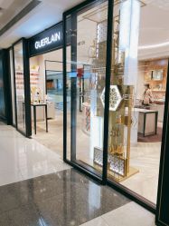 门面-法国娇兰精品店