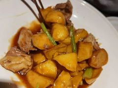 猪软骨炖土豆-前海沿·青岛菜(大拇指广场石老人店)