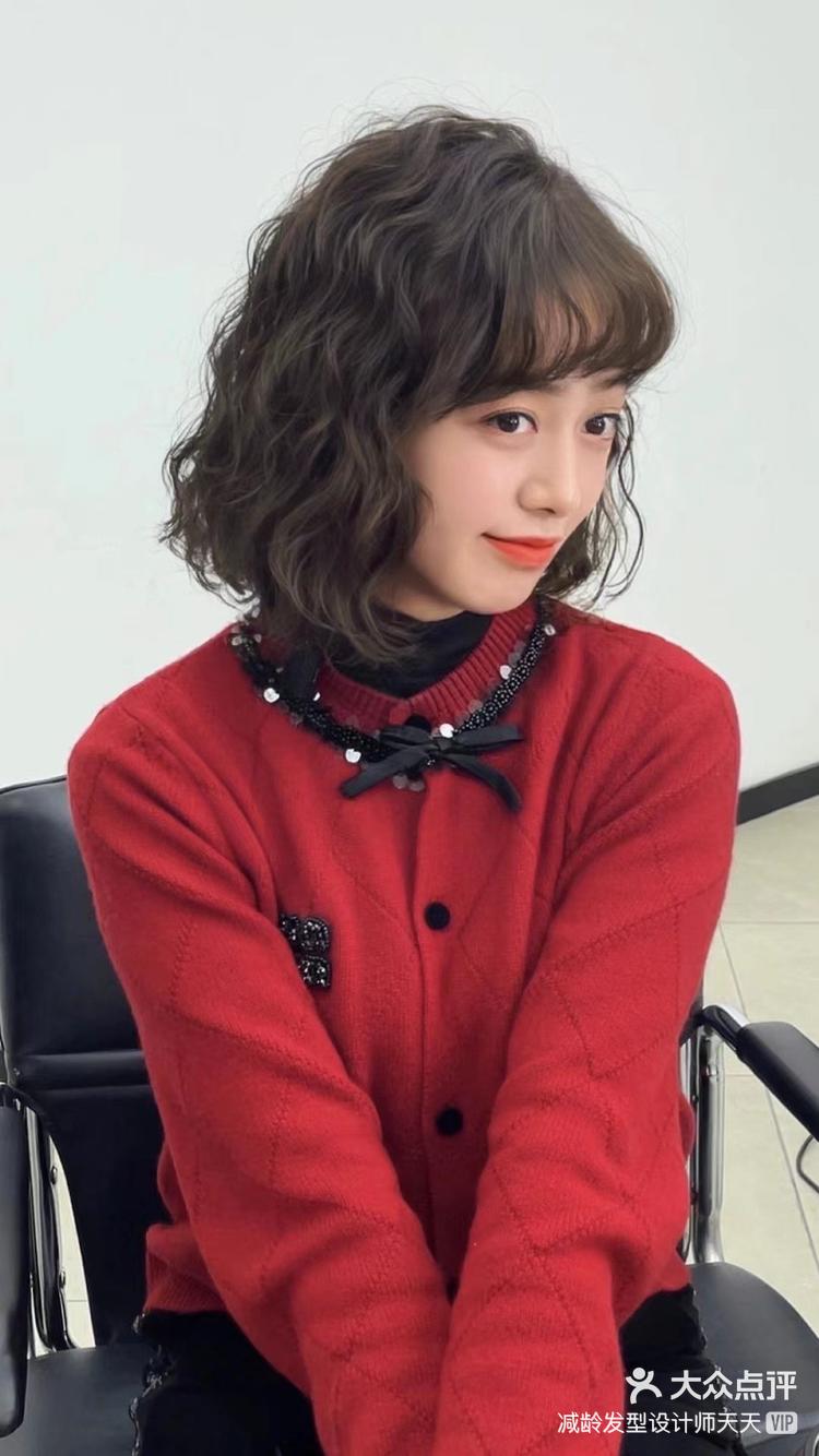 女士短发卷发发型 法式卷烫发蓬松蛋卷头