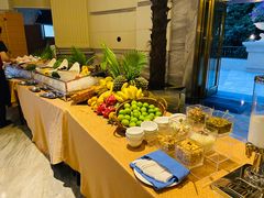 自助取餐区-三亚湾皇冠假日度假酒店·临风大堂酒廊