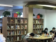 -漕河泾街道图书馆(漕河泾社区文化活动中心店)