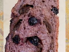 黑枸杞蓝莓巧克力法包-PAPER STONE BAKERY(天环店)