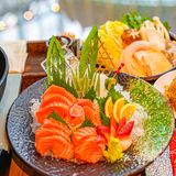 重庆｜光环宝藏日料‼️坐看室内悬浮森林🌳