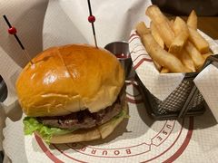 -BOURBON 玻本美式餐厅酒吧(虹桥新天地店)