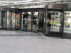 -名创优品(北京新中关购物中心地铁层店)