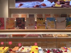面包甜点陈列柜-好利来(红牌楼店)