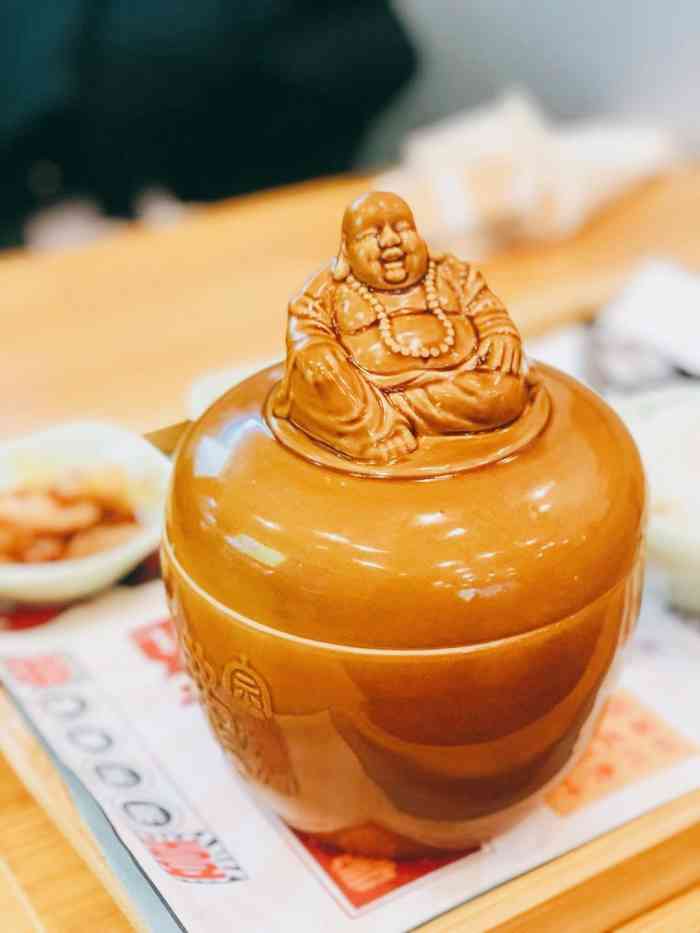 鲍尚品佛跳墙捞饭(泉州路店)-"坐落在爱购韩国街的这家店,门头就在