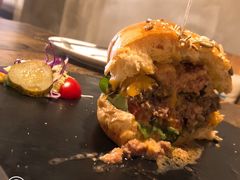 -HIGH FIVE哈福手工汉堡(桂林路店)