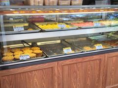 面包甜点陈列柜-赞记龙凤礼饼(广州市二宫向群宾馆店)