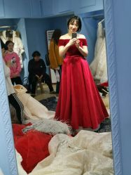 -觅白婚纱礼服馆