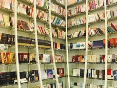 -钟书阁(松江泰晤士小镇店)