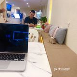 名字叫甜如饴（蜀都万达店）在郫县万达广场旁边的小街道