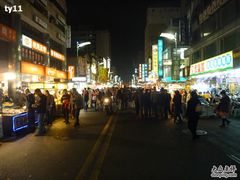 -六合夜市