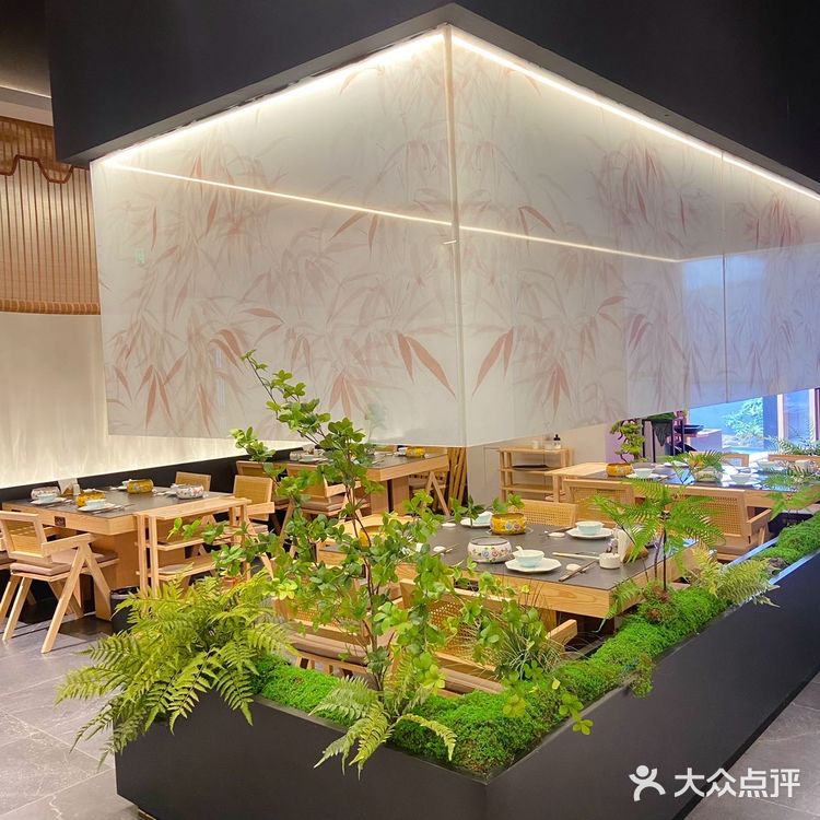 成都首家高端汤物料理，没想到牛肉面是一绝！