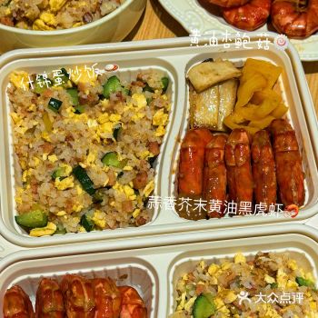 在小区开小饭桌啦 每周末都会做饭 多做一点给不想做饭