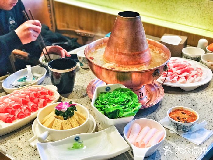 额尔敦传统涮火锅(长白店)传统铜火锅图片