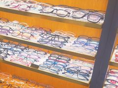 -优医视平价眼镜蔡司依视路折扣工厂店(十里堡店)