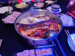 -唯爱KTV聚会餐厅(仙林东城汇店)