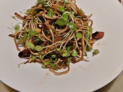 烟熏香椿苗黑豆腐丝-范家小馆·烤鸭新京菜(金融街店)