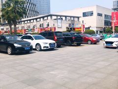 场地-百联南桥购物中心-停车场