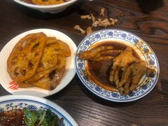 -爆炸头阿姨小四川正宗川味小吃(无任何分店)