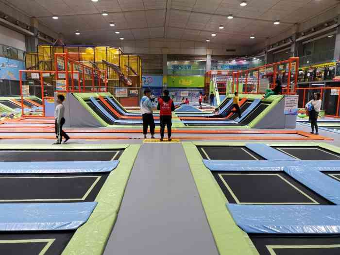 反弹蹦床公园-"去年来的,在宝龙广场里面,整体来说还行,.