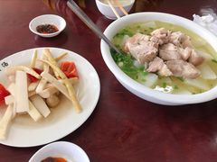 萝卜炖肘子-荣生萝卜汤饭店